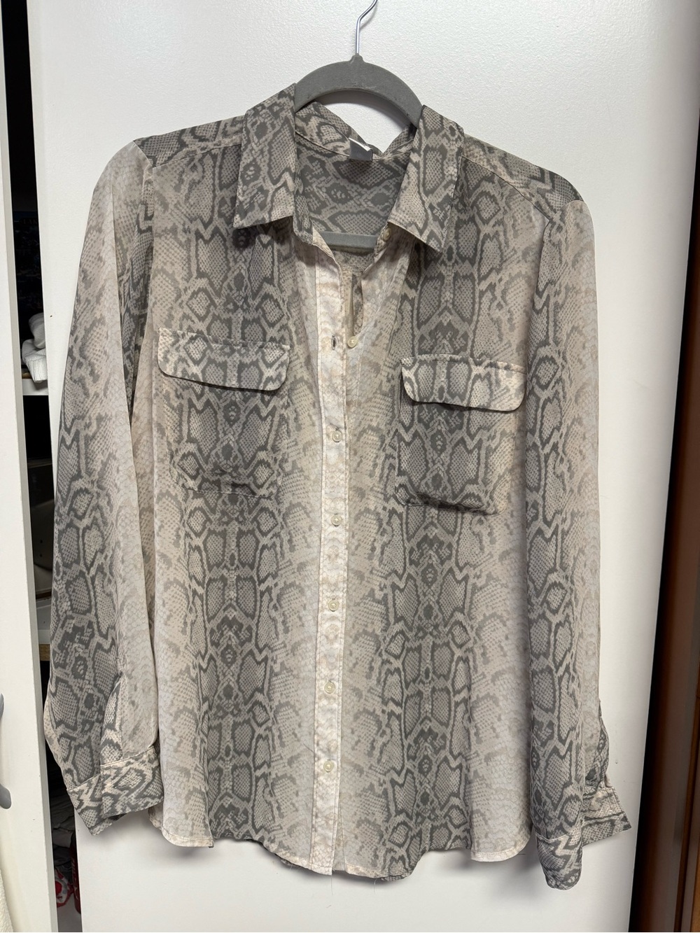 Old Navy Neutral Gray & Cream Snake-Print Button-Down Shirt